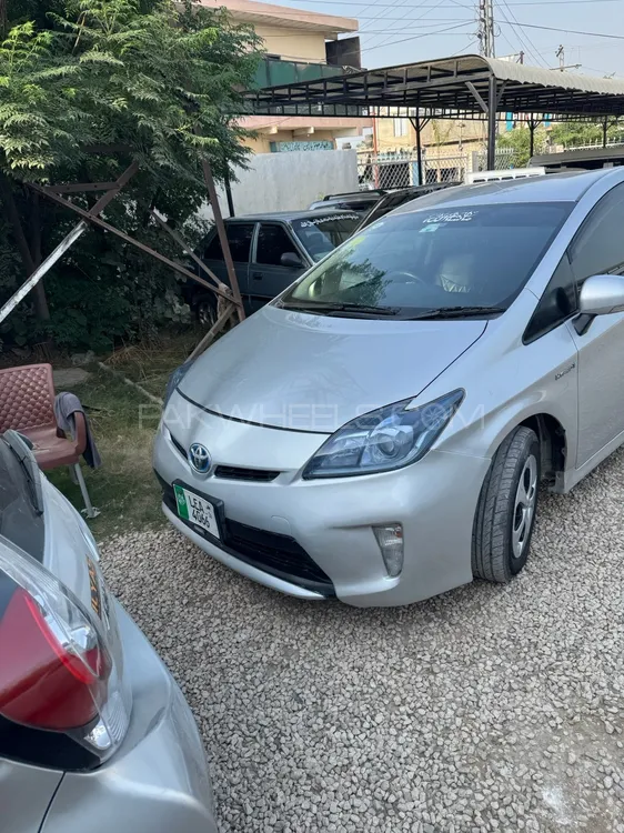 Toyota Prius 2012 for Sale in Dera ismail khan Image-1