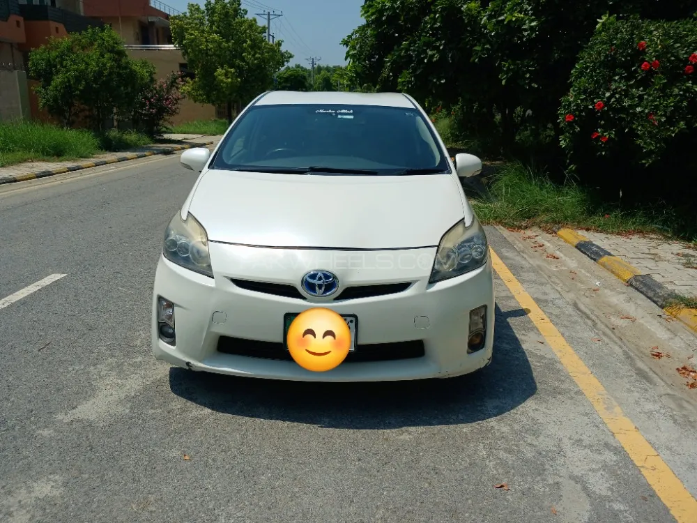 Toyota Prius 2010 for Sale in Mardan Image-1