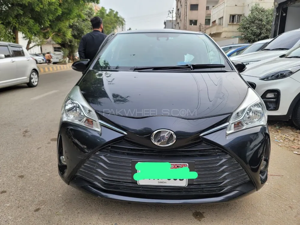 Toyota Vitz 2017 for Sale in Karachi Image-1