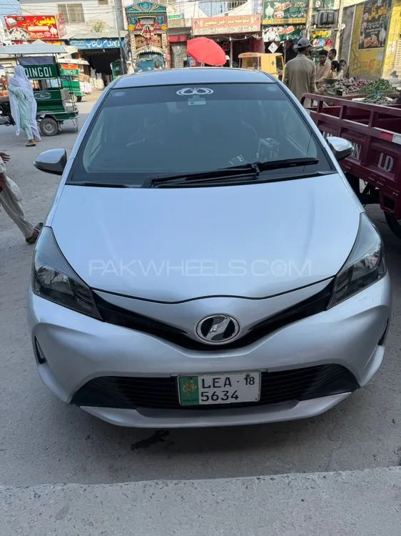 Toyota Vitz 2014 for Sale in Mardan Image-1