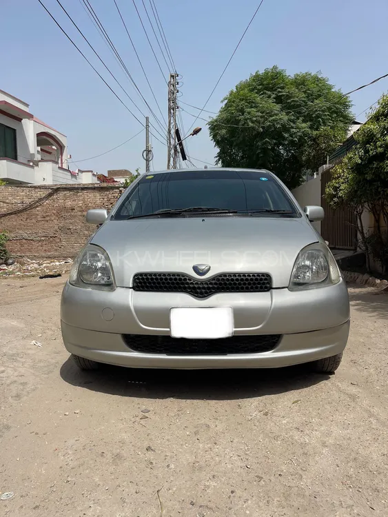 Toyota Vitz 2000 for Sale in Multan Image-1