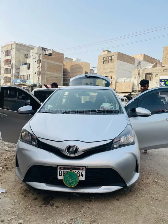 Toyota Vitz 2015 for Sale in Sukkur Image-1