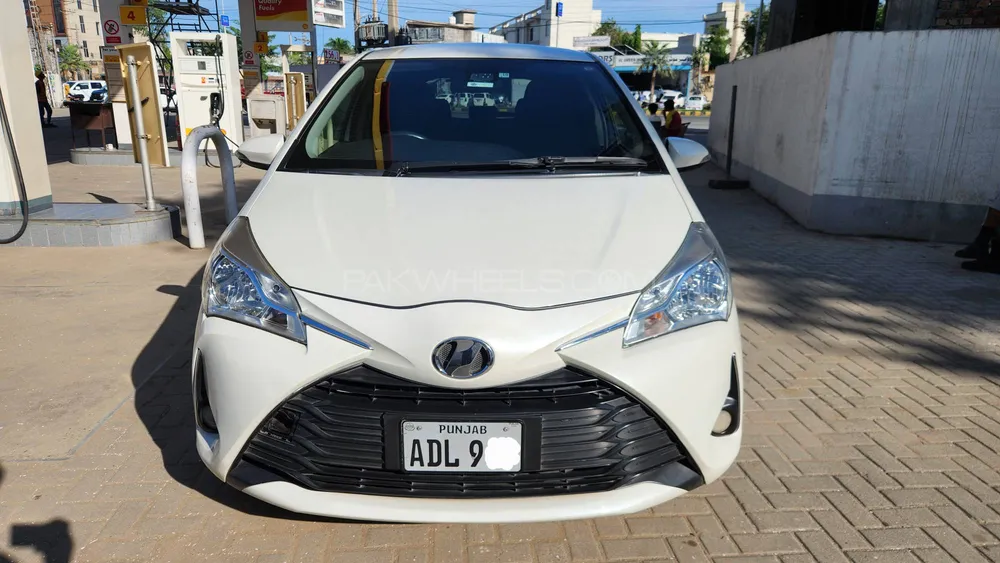 Toyota Vitz 2017 for Sale in Sialkot Image-1
