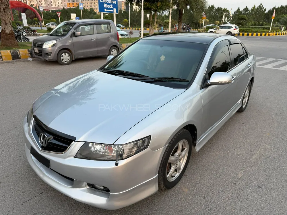 Honda Accord 2004 for Sale in Islamabad Image-1