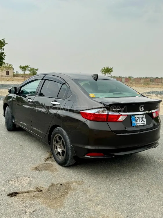 Honda Grace Hybrid 2014 for Sale in Islamabad Image-1