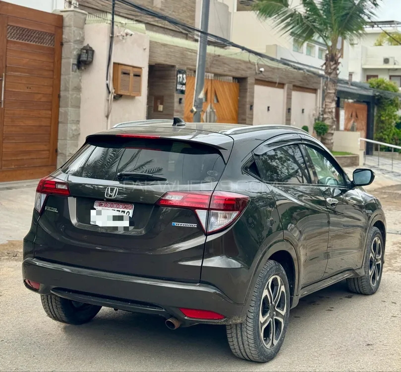 Honda Vezel 2015 for Sale in Karachi Image-1