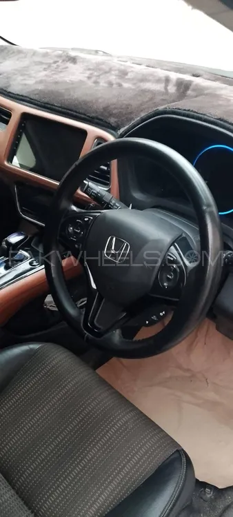 Honda Vezel 2015 for Sale in Karachi Image-1