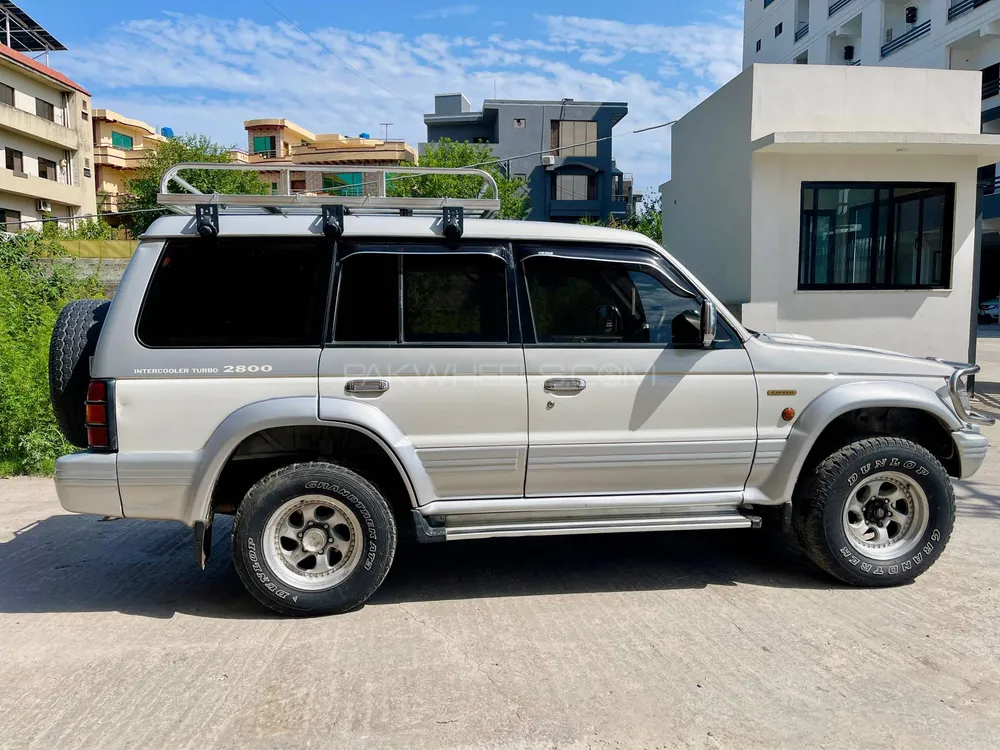 Mitsubishi Pajero 1996 for Sale in Karachi Image-1