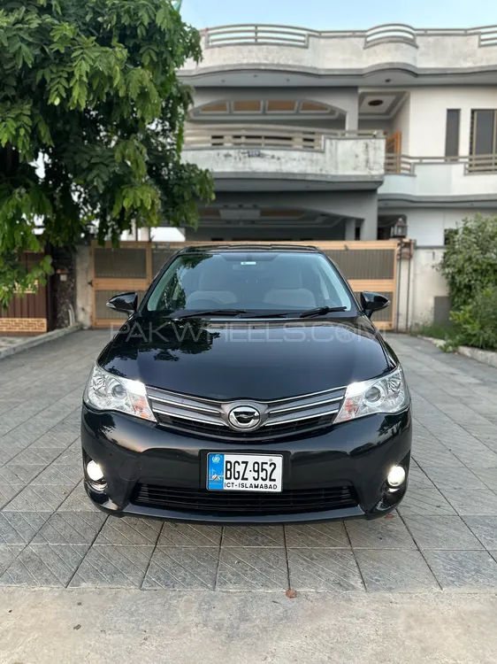 Toyota Corolla Axio 2013 for Sale in Islamabad Image-1