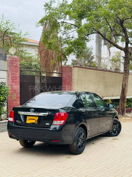 Toyota Corolla Axio 2014 for Sale in Karachi Image-1