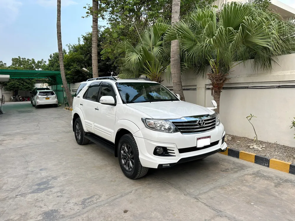 Toyota Fortuner 2016 for Sale in Karachi Image-1