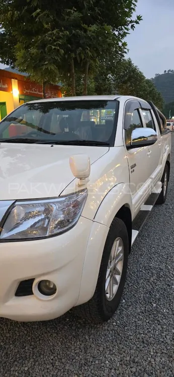 Toyota Hilux 2015 for Sale in Peshawar Image-1