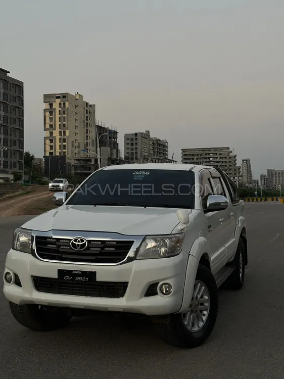 Toyota Hilux 2015 for Sale in Rawalpindi Toyota Hilux 2015 for Sale in Rawalpindi Image-4