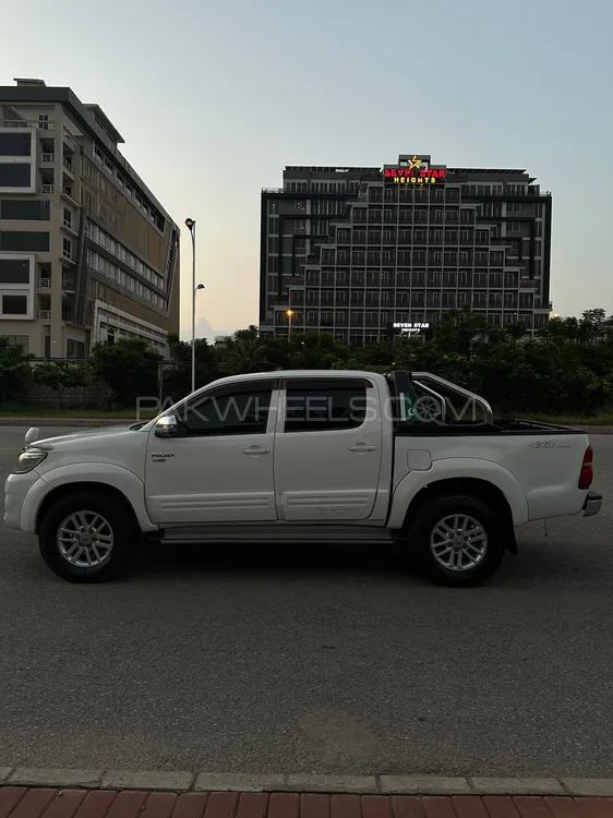 Toyota Hilux 2015 for Sale in Rawalpindi Toyota Hilux 2015 for Sale in Rawalpindi Image-5