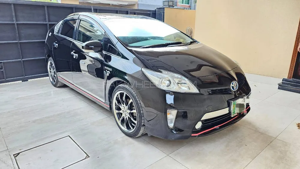 Toyota Prius 2011 for Sale in Lahore Image-1