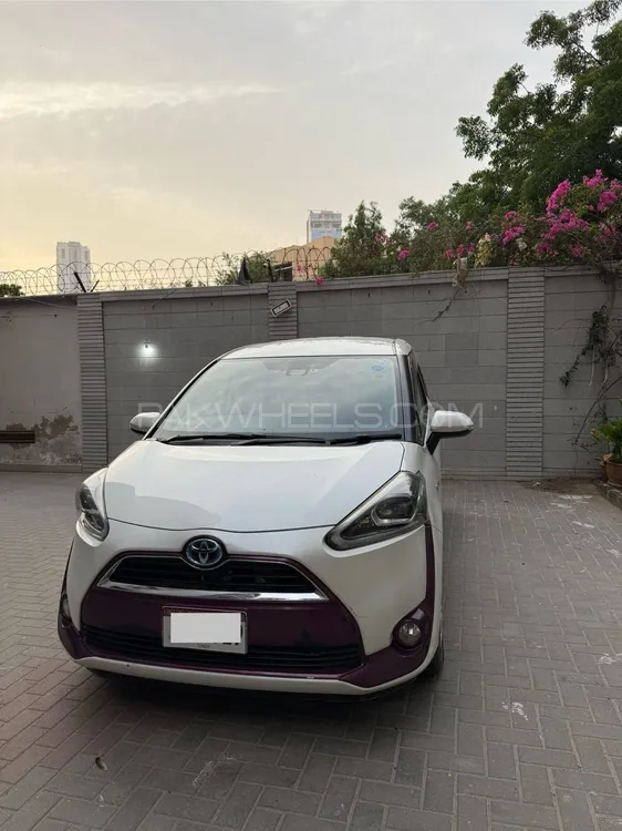 Toyota Sienta 2018 for Sale in Karachi Image-1