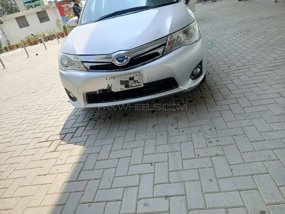 Toyota Corolla Axio 2013 for Sale in Islamabad Image-1
