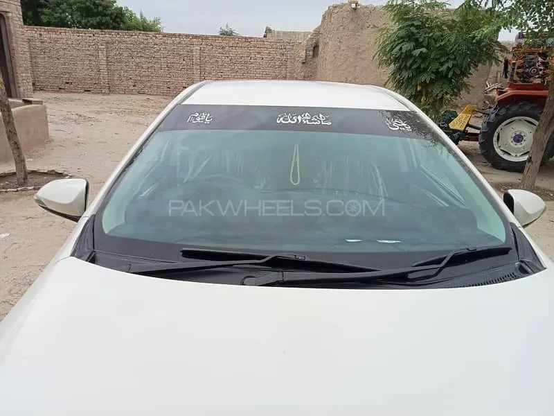 Toyota Corolla 2017 for Sale in Muzaffar Gargh Image-1