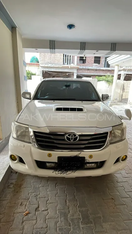 Toyota Hilux 2012 for Sale in Multan Image-1