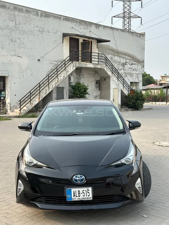 Toyota Prius 2017 for Sale in Faisalabad Image-1