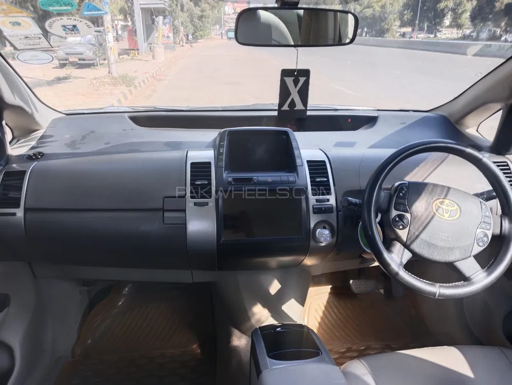 Toyota Prius 2011 for Sale in Karachi Image-1
