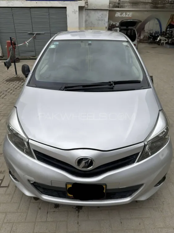 Toyota Vitz 2011 for Sale in Karachi Image-1