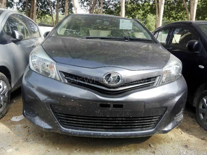 Toyota Vitz 2013 for Sale in Karachi Image-1