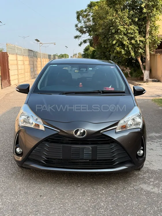 Toyota Vitz 2018 for Sale in Peshawar Image-1