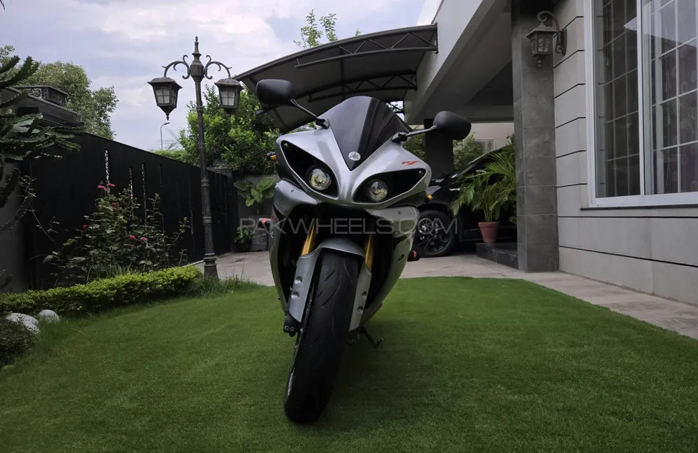 Yamaha YZF-R1 2009 for Sale Image-1