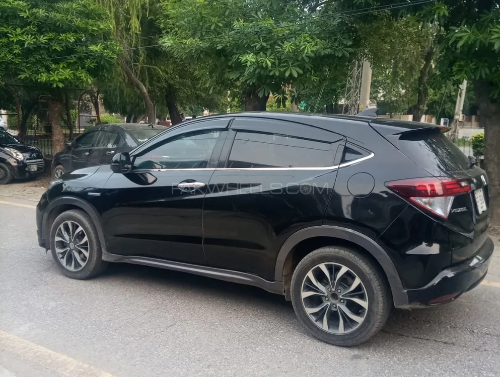 Honda Vezel 2013 for Sale in Lahore Image-1