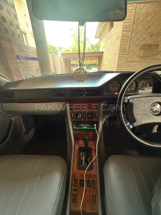 Mercedes Benz E Class 1986 for Sale in Peshawar Mercedes Benz E Class 1986 for Sale in Peshawar Image-11