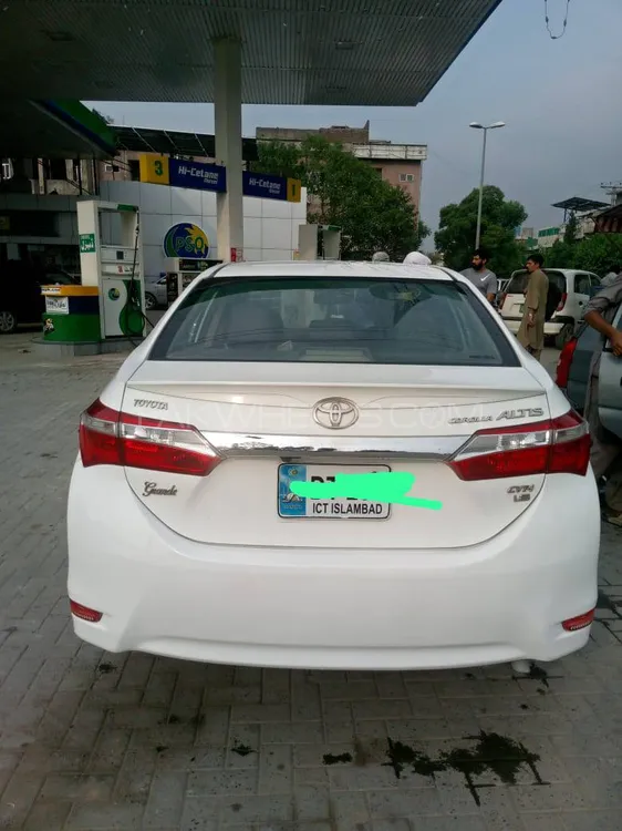Toyota Corolla 2015 for Sale in Islamabad Image-1