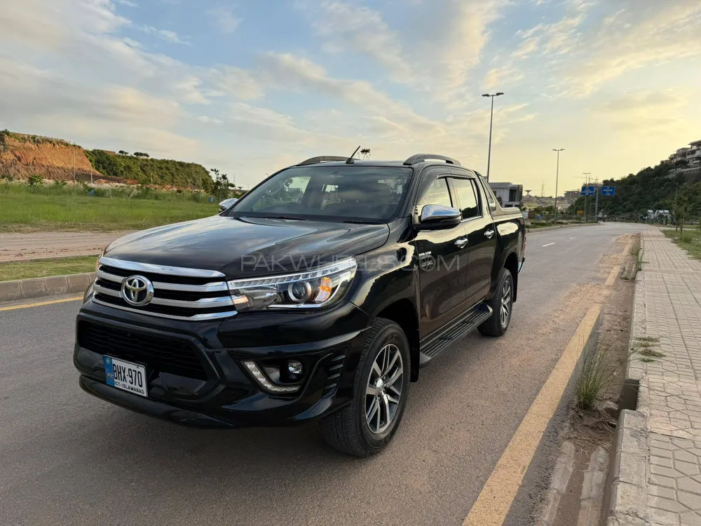 Toyota Hilux 2021 for Sale in Islamabad Image-1