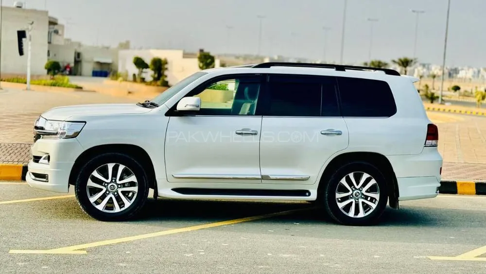 Toyota Land Cruiser 2019 for Sale in Jhelum Toyota Land Cruiser 2019 for Sale in Jhelum Image-6