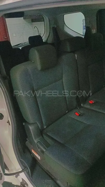 Toyota Sienta 2018 for Sale in Karachi Image-1