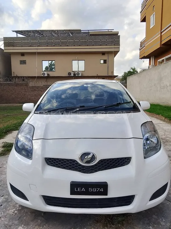Toyota Vitz 2006 for Sale in Peshawar Image-1