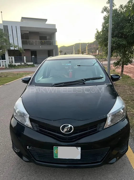 Toyota Vitz 2011 for Sale in Islamabad Image-1