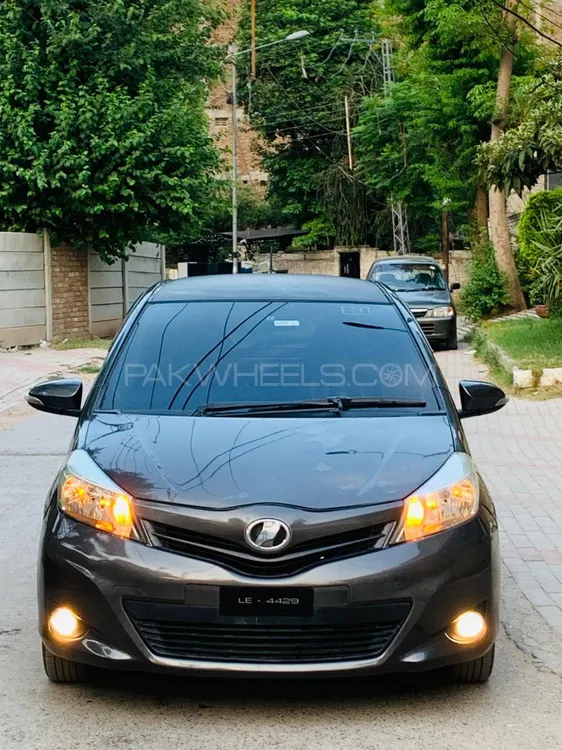 Toyota Vitz 2011 for Sale in Islamabad Image-1