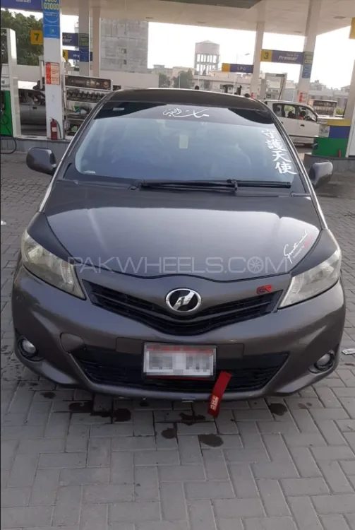 Toyota Vitz 2012 for Sale in Islamabad Image-1