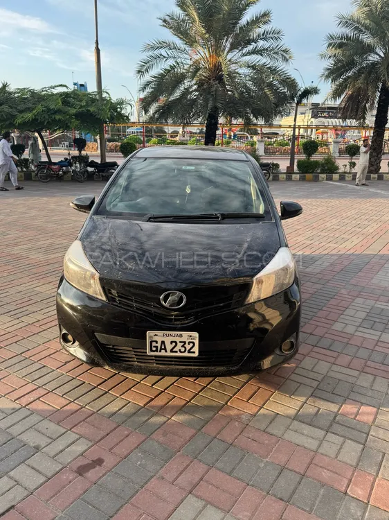 Toyota Vitz 2013 for Sale in Gujranwala Image-1