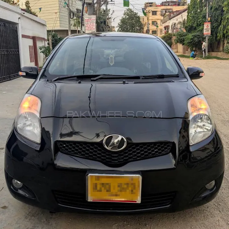 Toyota Vitz 2010 for Sale in Karachi Image-1