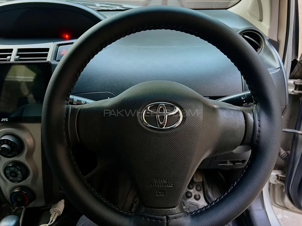Toyota Vitz 2010 for Sale in Faisalabad Image-1