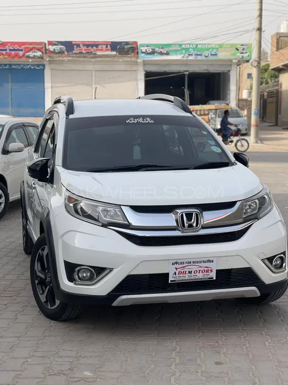 Honda BR-V 2017 for Sale in Sadiqabad Image-1