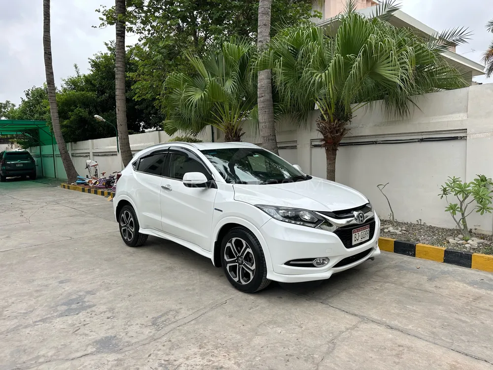 Honda Vezel 2015 for Sale in Karachi Image-1