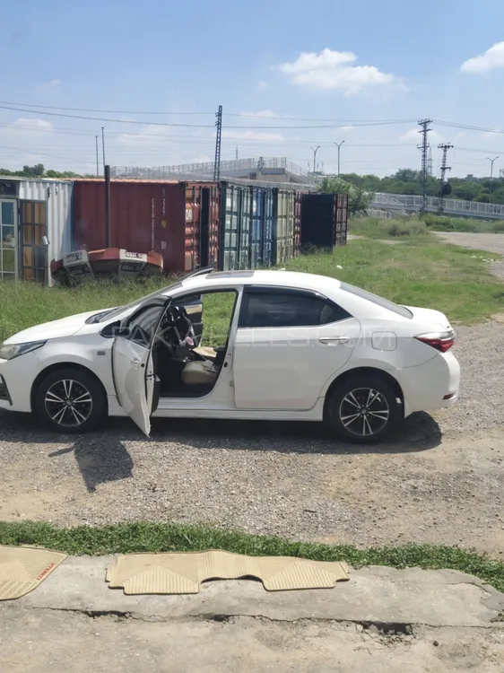 Toyota Corolla 2018 for Sale in Islamabad Image-1