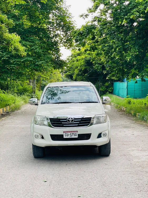 Toyota Hilux 2013 for Sale in Islamabad Image-1