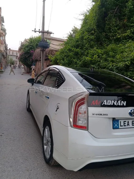 Toyota Prius 2011 for Sale in Peshawar Image-1