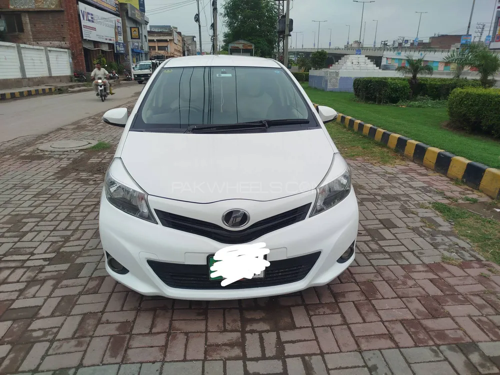 Toyota Vitz 2012 for Sale in Gujranwala Image-1