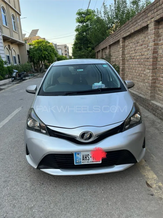 Toyota Vitz 2014 for Sale in Peshawar Image-1