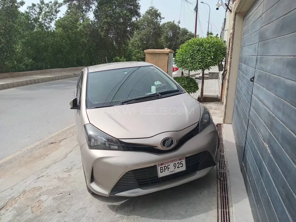 Toyota Vitz 2015 for Sale in Karachi Image-1